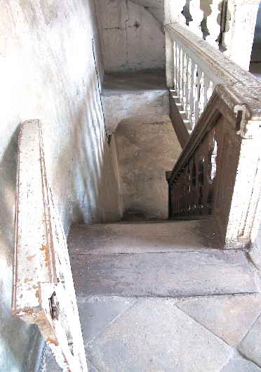 Dienertreppe zum 2. Stock